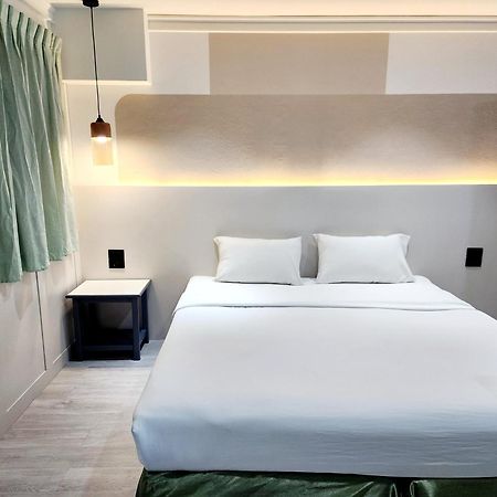 Seatel Phuket, Patong Beach Exterior foto