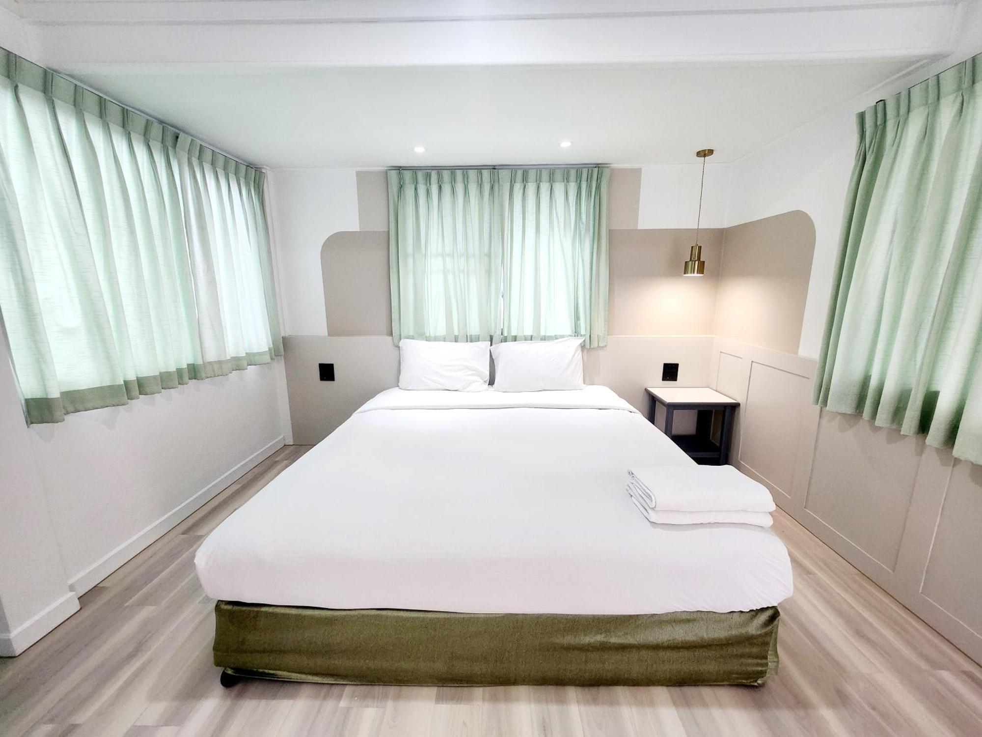 Seatel Phuket, Patong Beach Exterior foto