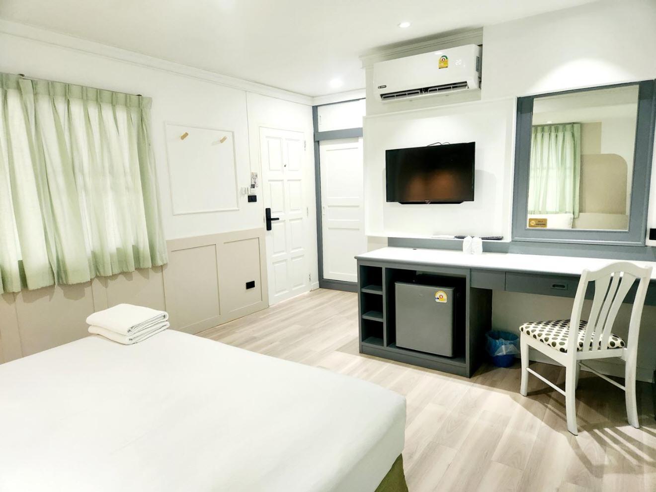 Seatel Phuket, Patong Beach Exterior foto