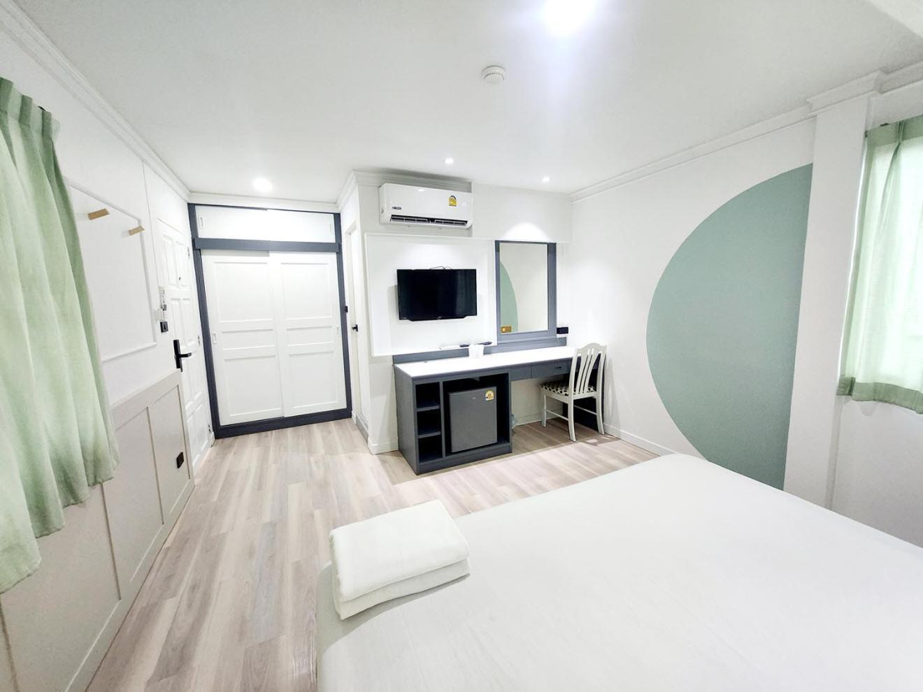 Seatel Phuket, Patong Beach Exterior foto