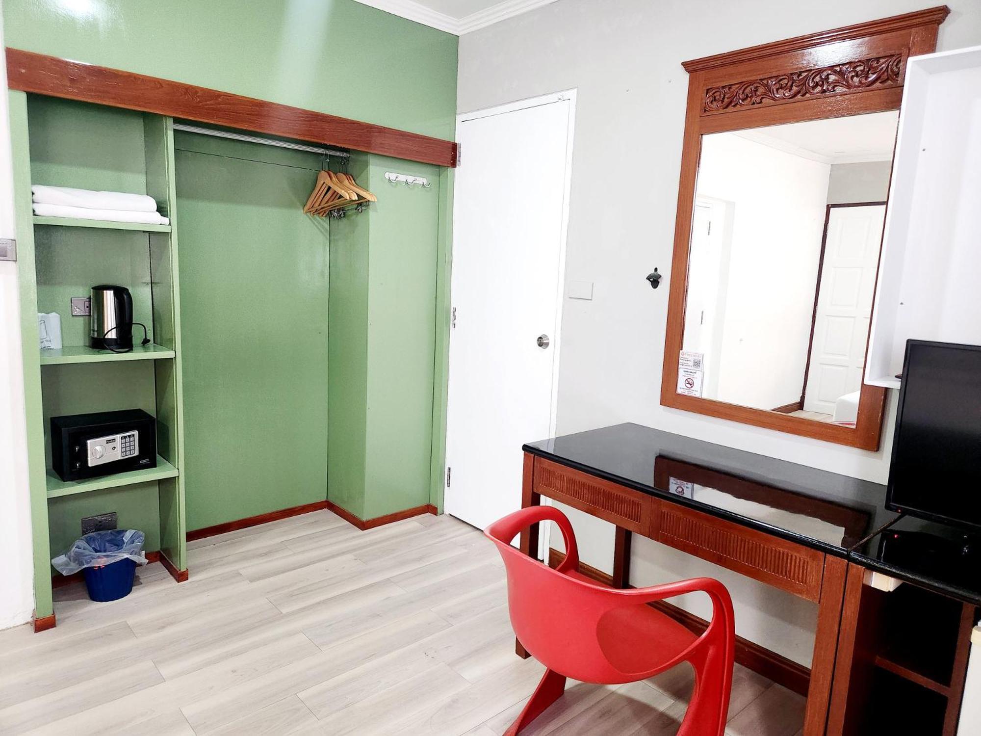 Seatel Phuket, Patong Beach Exterior foto