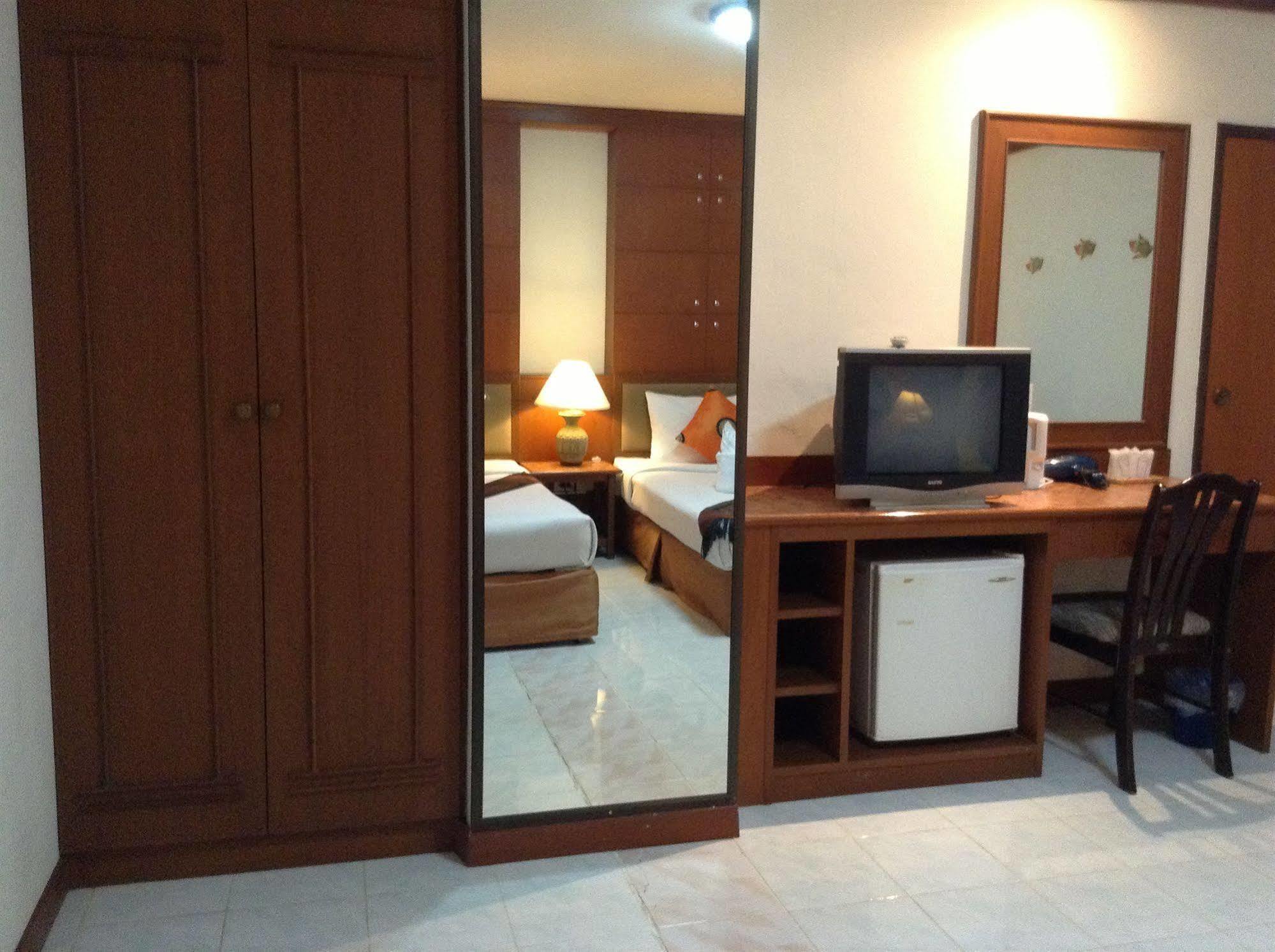 Seatel Phuket, Patong Beach Exterior foto